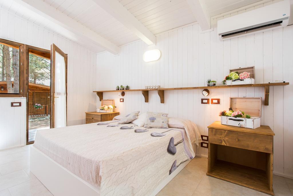 Tenuta Del Barco Winerestaurant And Hospitality Pulsano Room photo